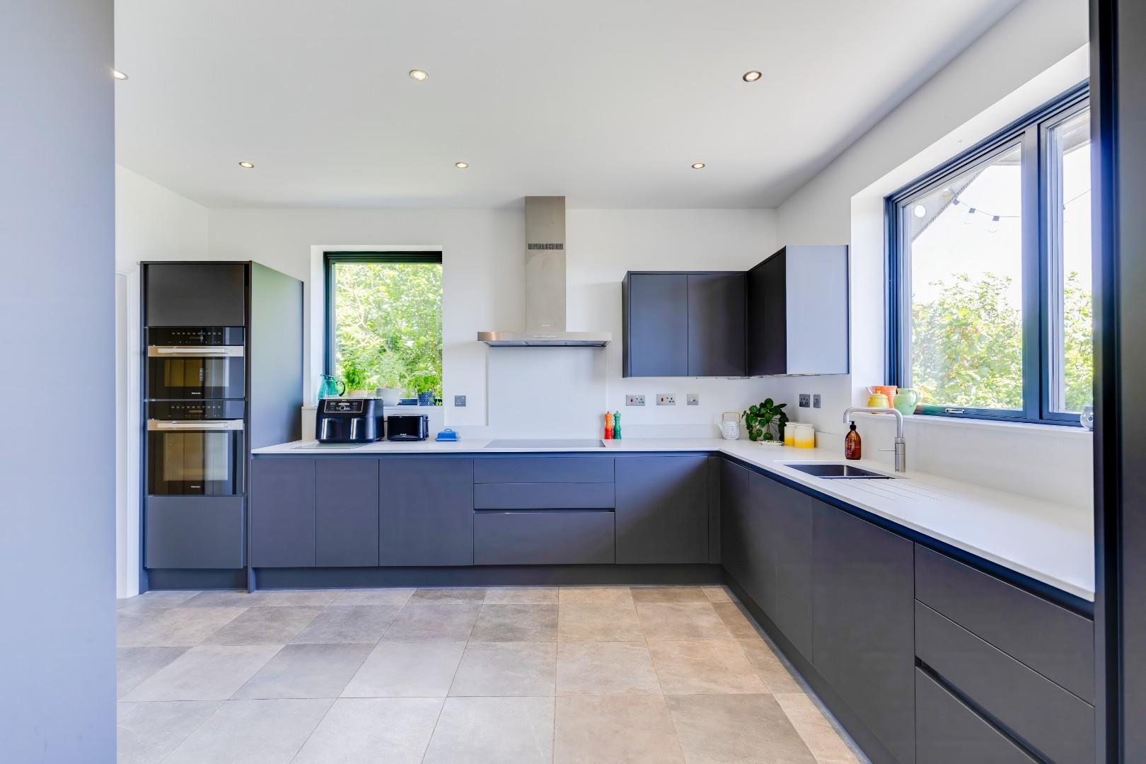 111 Fontygary Road, Rhoose, Barry, Vale Of Glamorgan, CF62 3DU